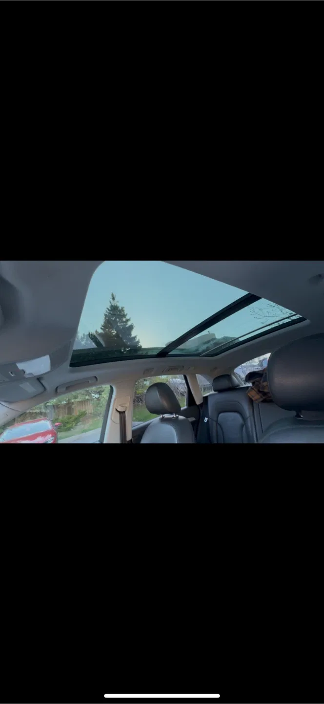 Silver Audi Q5 SUV image indicator(5)