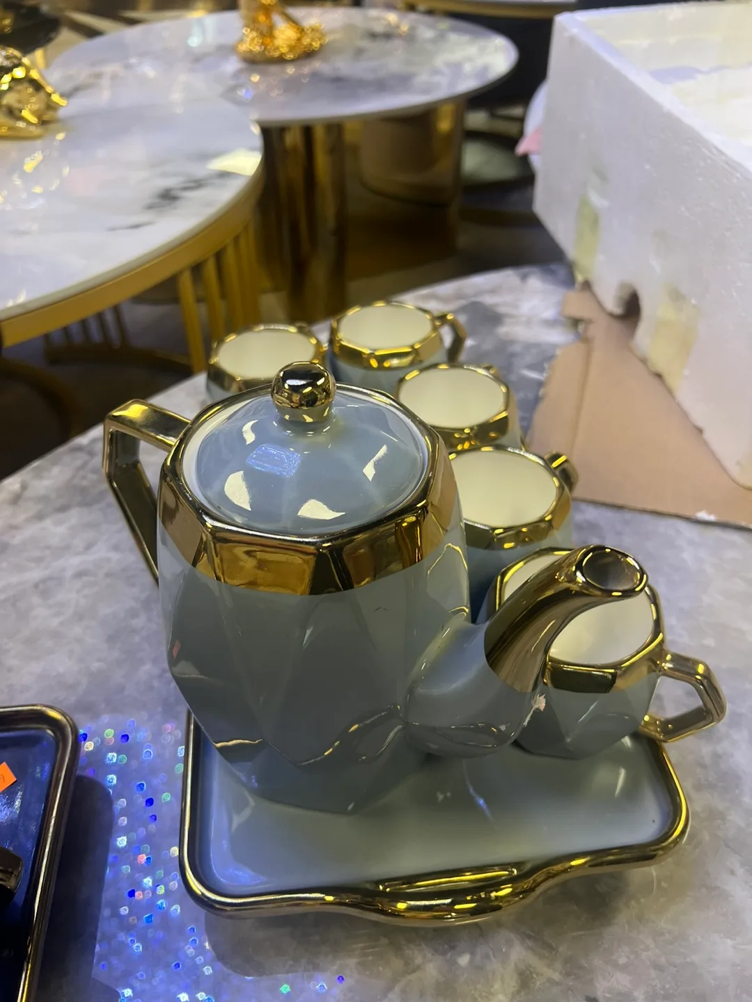Tea Set with Teapot and Cups image indicator(2)