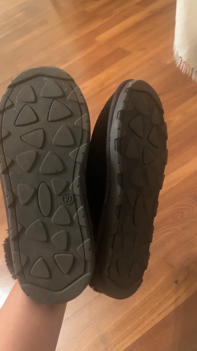 Black Fuzzy Slippers - Size 10 image indicator(2)