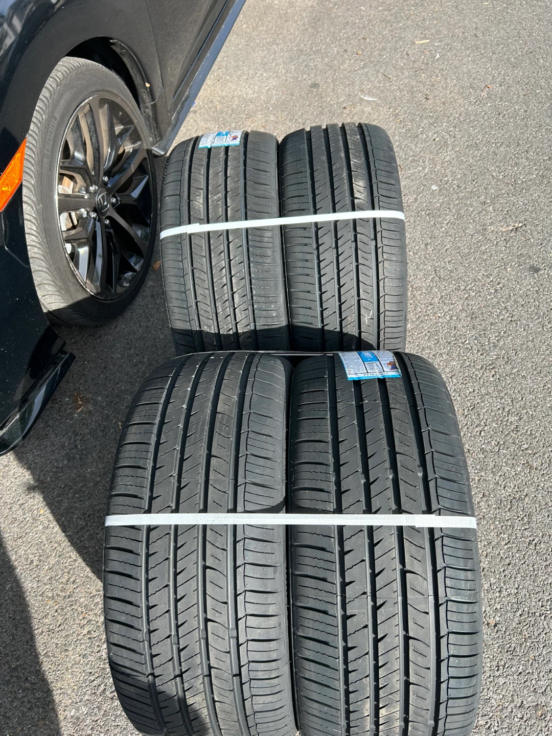 Evoluxx Capricorn UHP 215/40R17 XL Tires - Set of 4