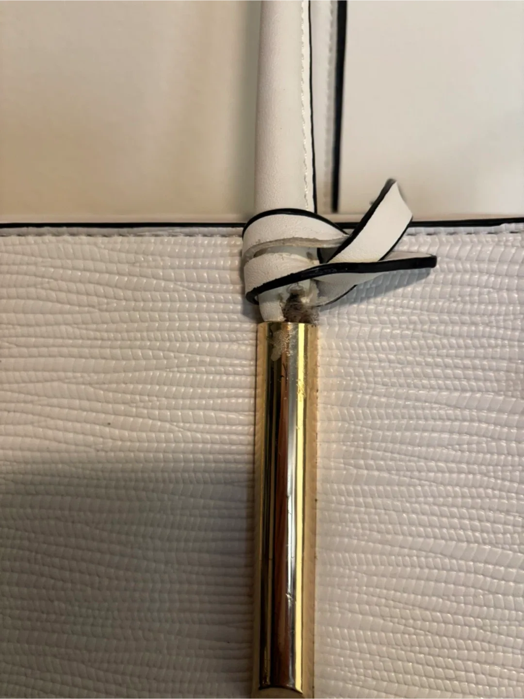 White Leather Tote Bag image indicator(3)