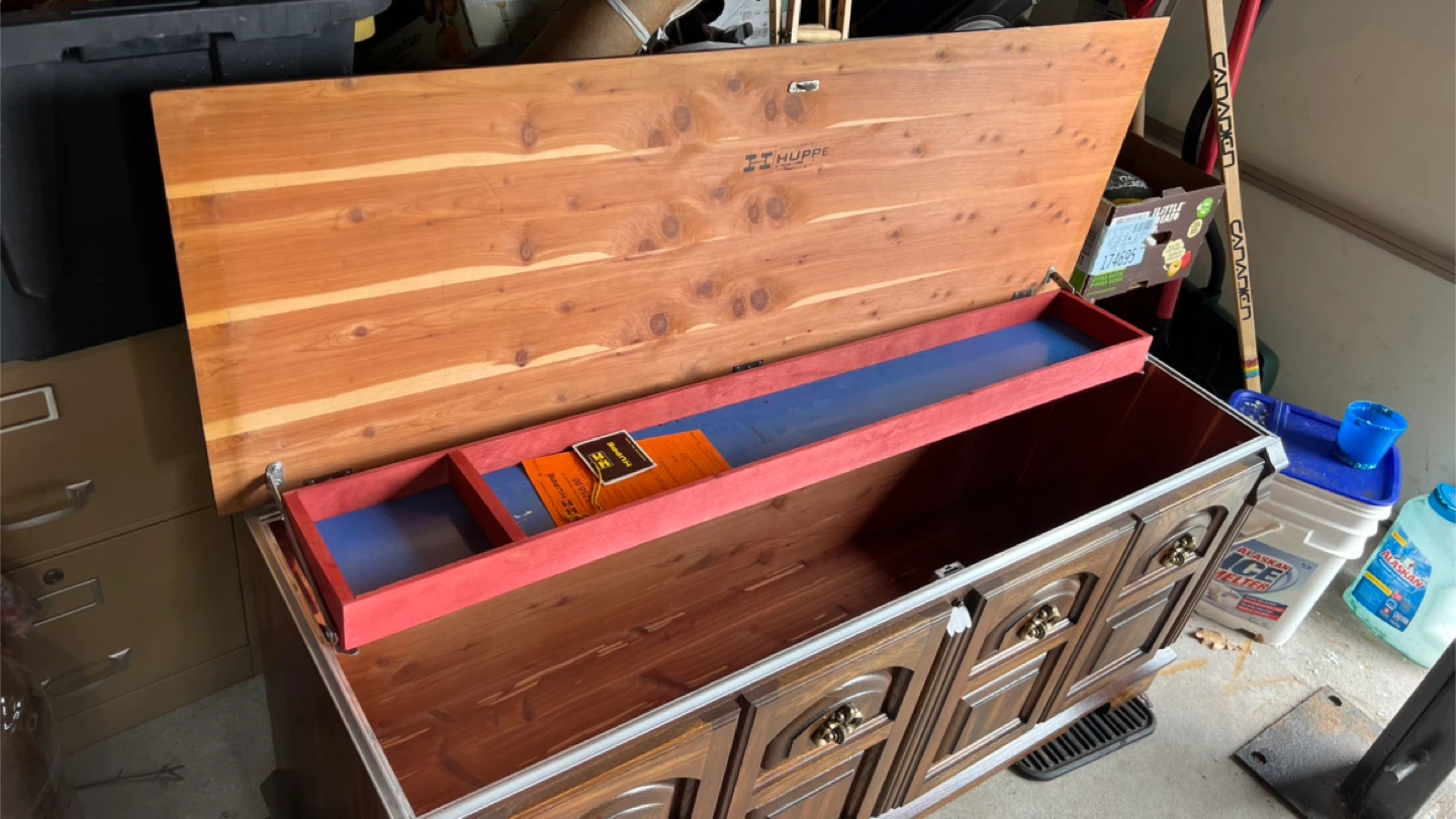 Huppe Cedar Chest - Keepsake Storage - photo 2