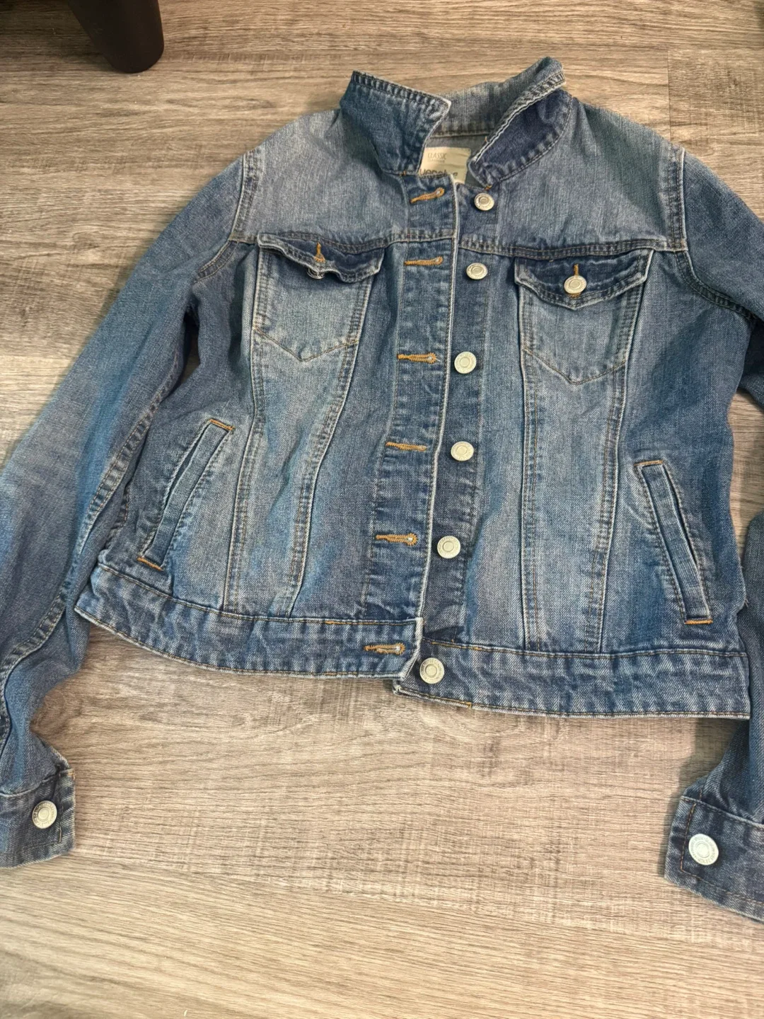 Clothing Bundle: H&M Tee, Nike Hoodie, Denim Jacket, 2 Tops thumbnail