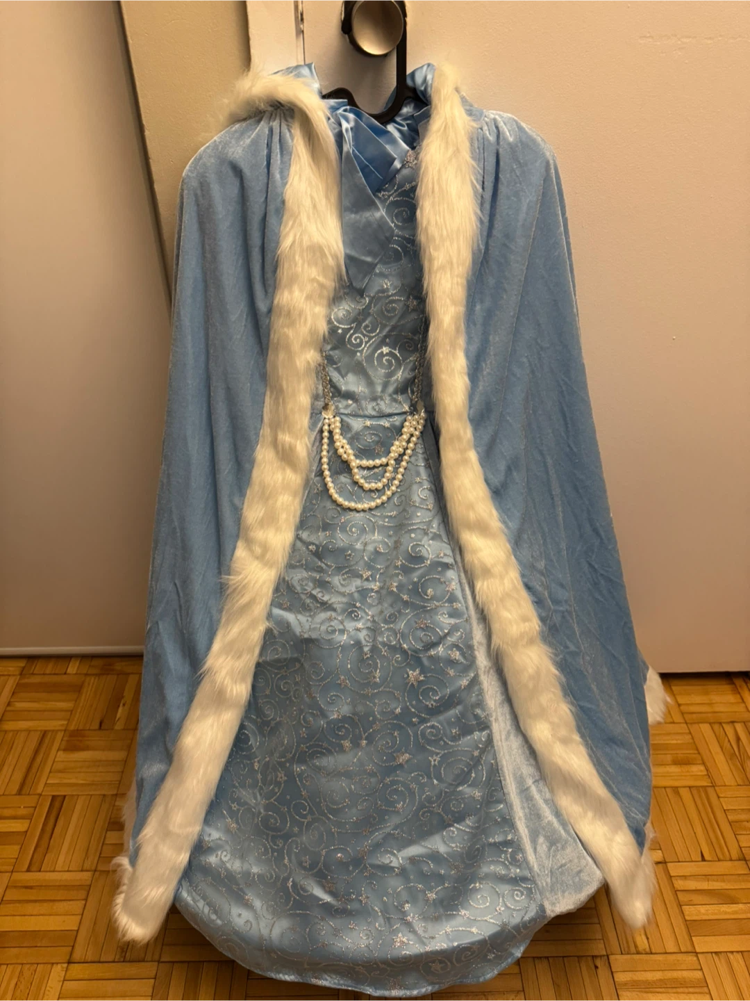 Princess Dress with Cape - Size 5/6 - photo 2