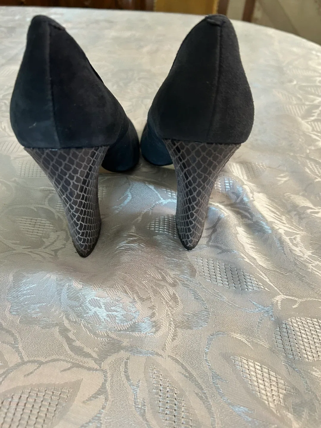 Kate & Mel navy Suede Heels image indicator(4)