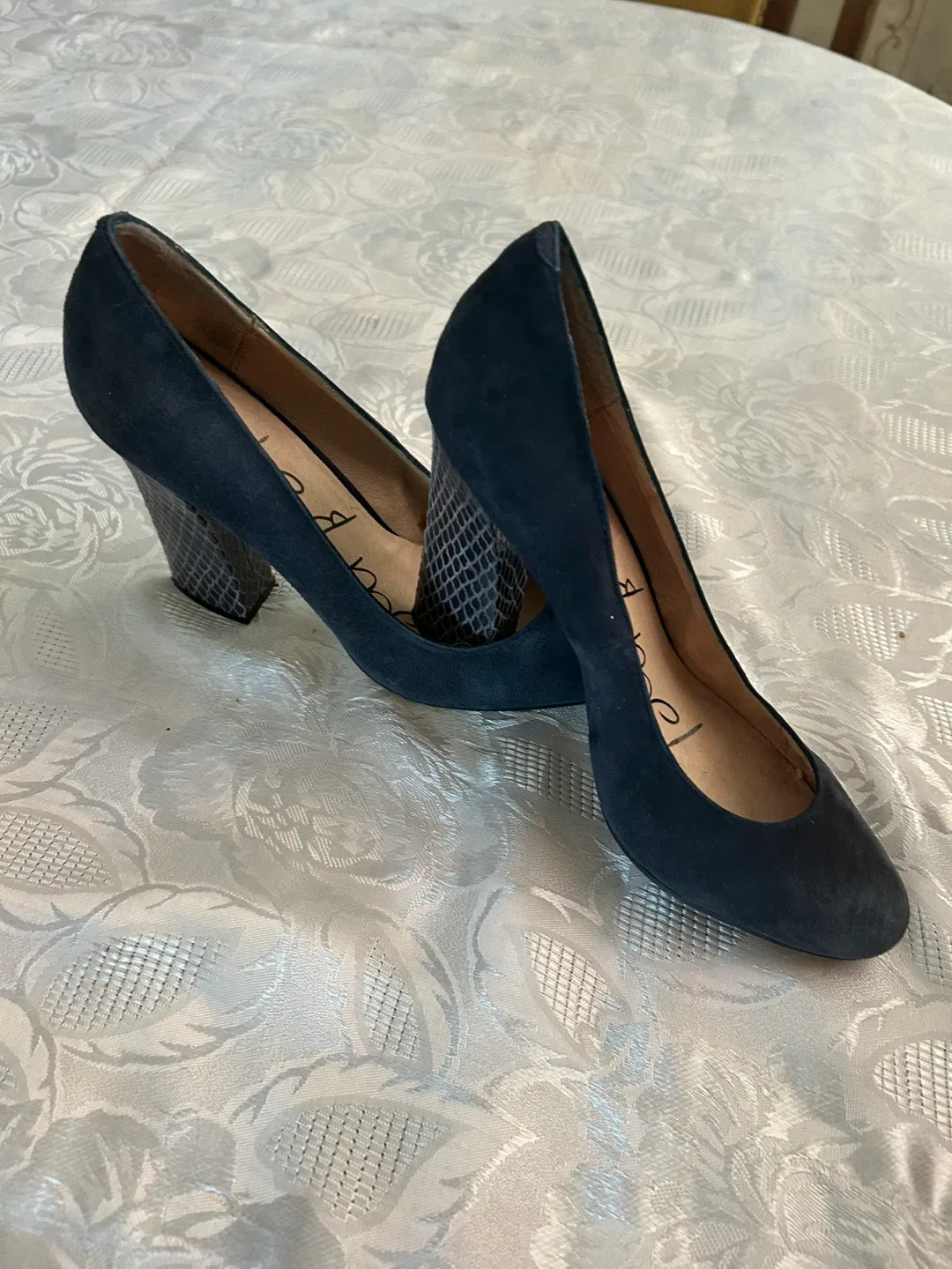 Kate & Mel navy Suede Heels image indicator(2)