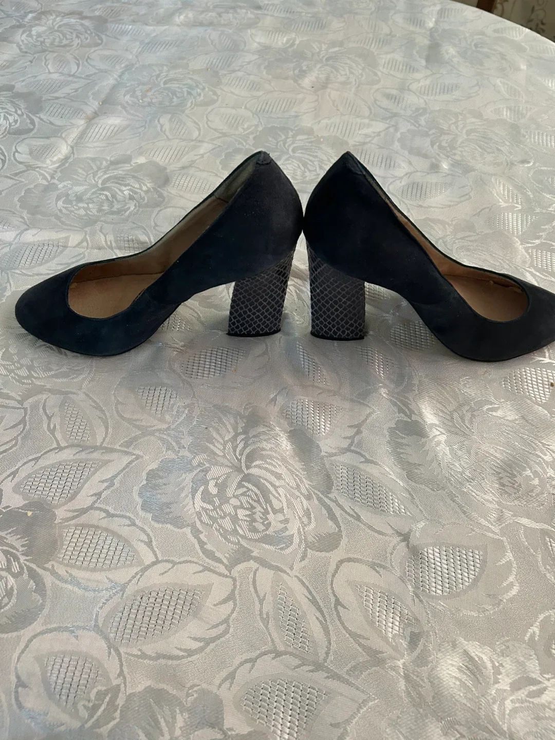 Kate & Mel navy Suede Heels image indicator(3)