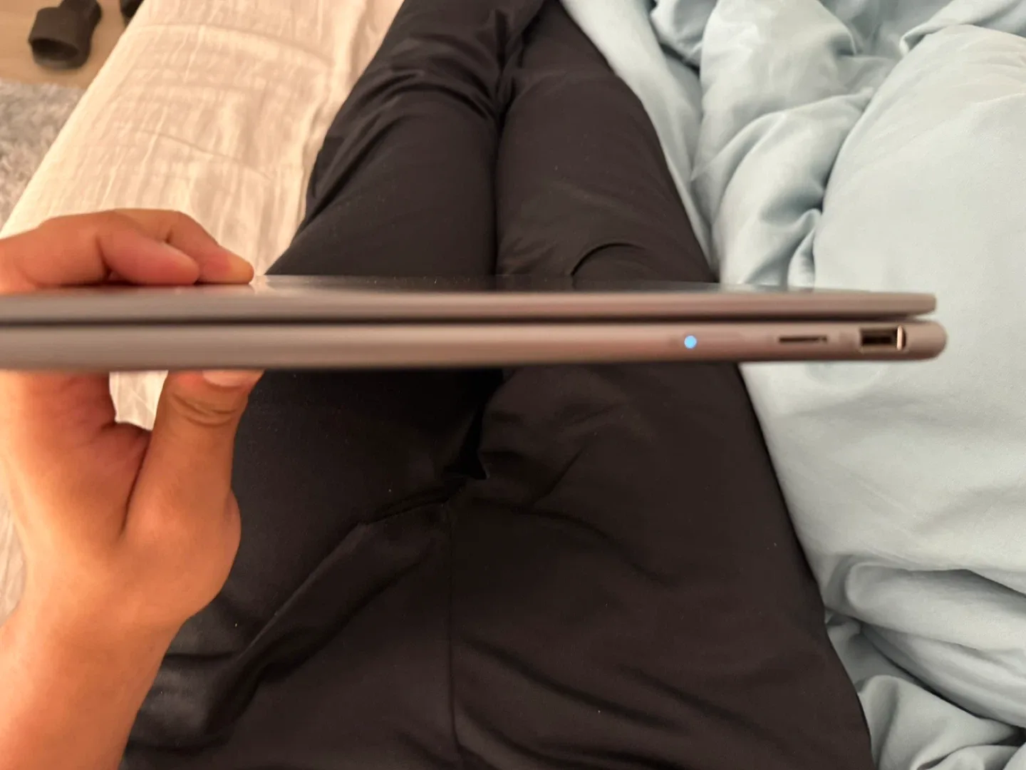 Lenovo Yoga Laptop image indicator(4)