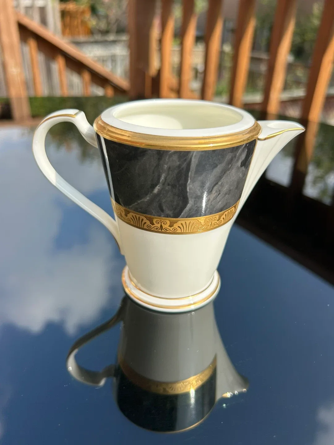 Porcelain Coffee Pot & Creamer Set image indicator(3)