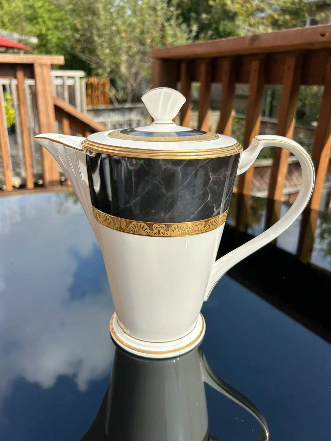 Porcelain Coffee Pot & Creamer Set image indicator(4)