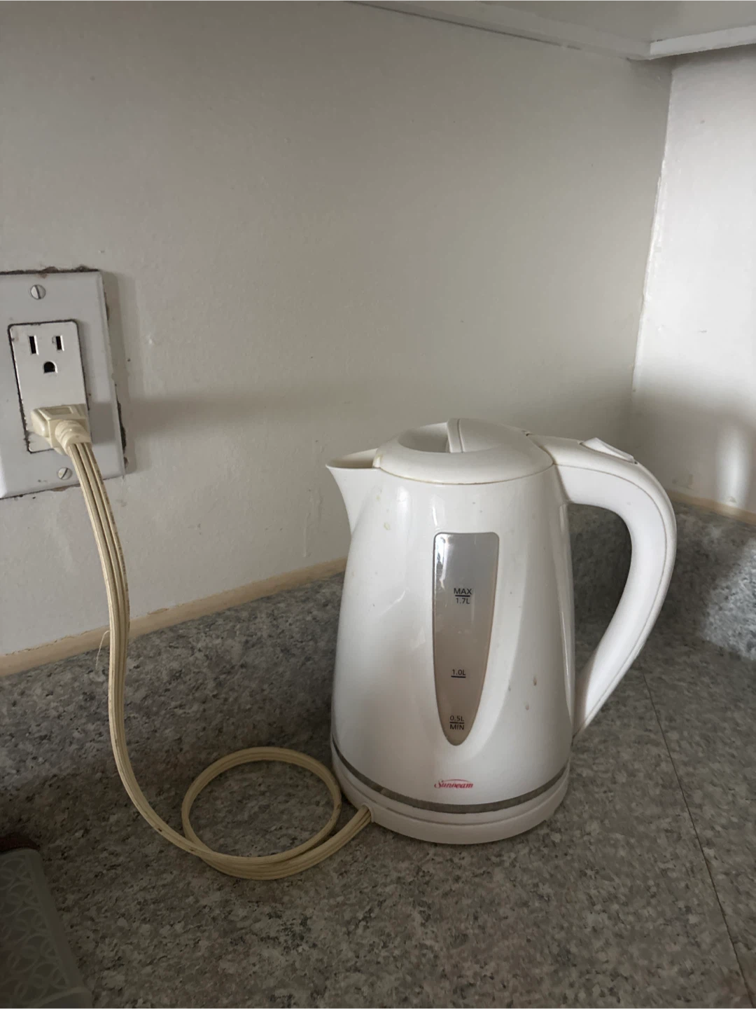 Free- Sunbeam Electric Kettle pick up today after 4:30pm