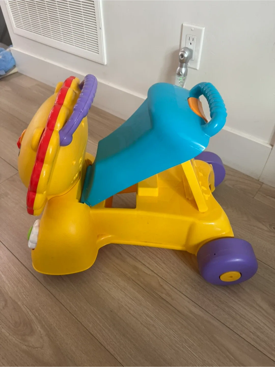 Fisher-Price® 3-in-1 Sit, Stride & Ride Lion image indicator(2)