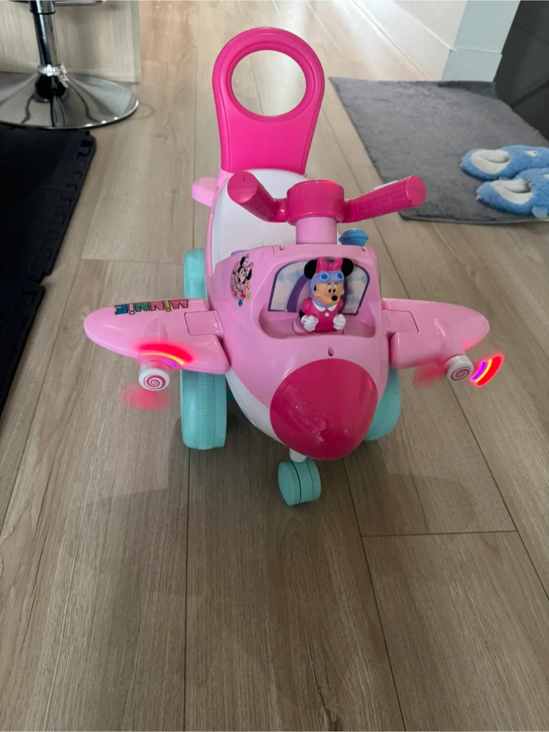 Minnie Mouse Airplane Ride-On Toy image indicator(2)