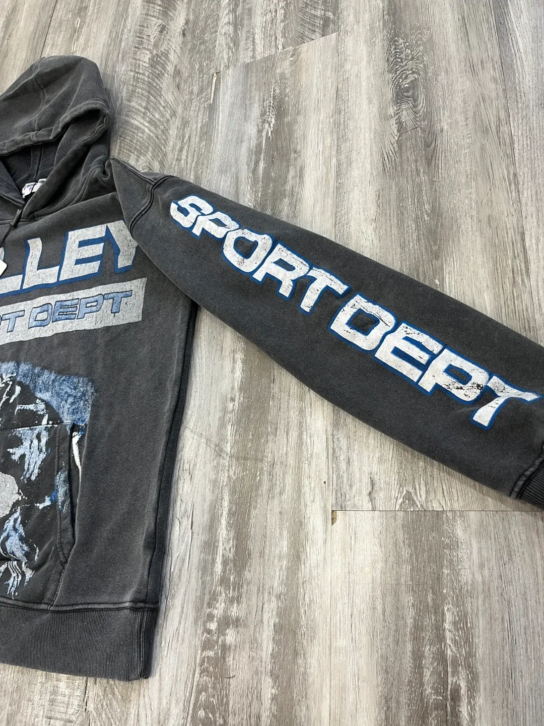 Vale hoodie image indicator(3)