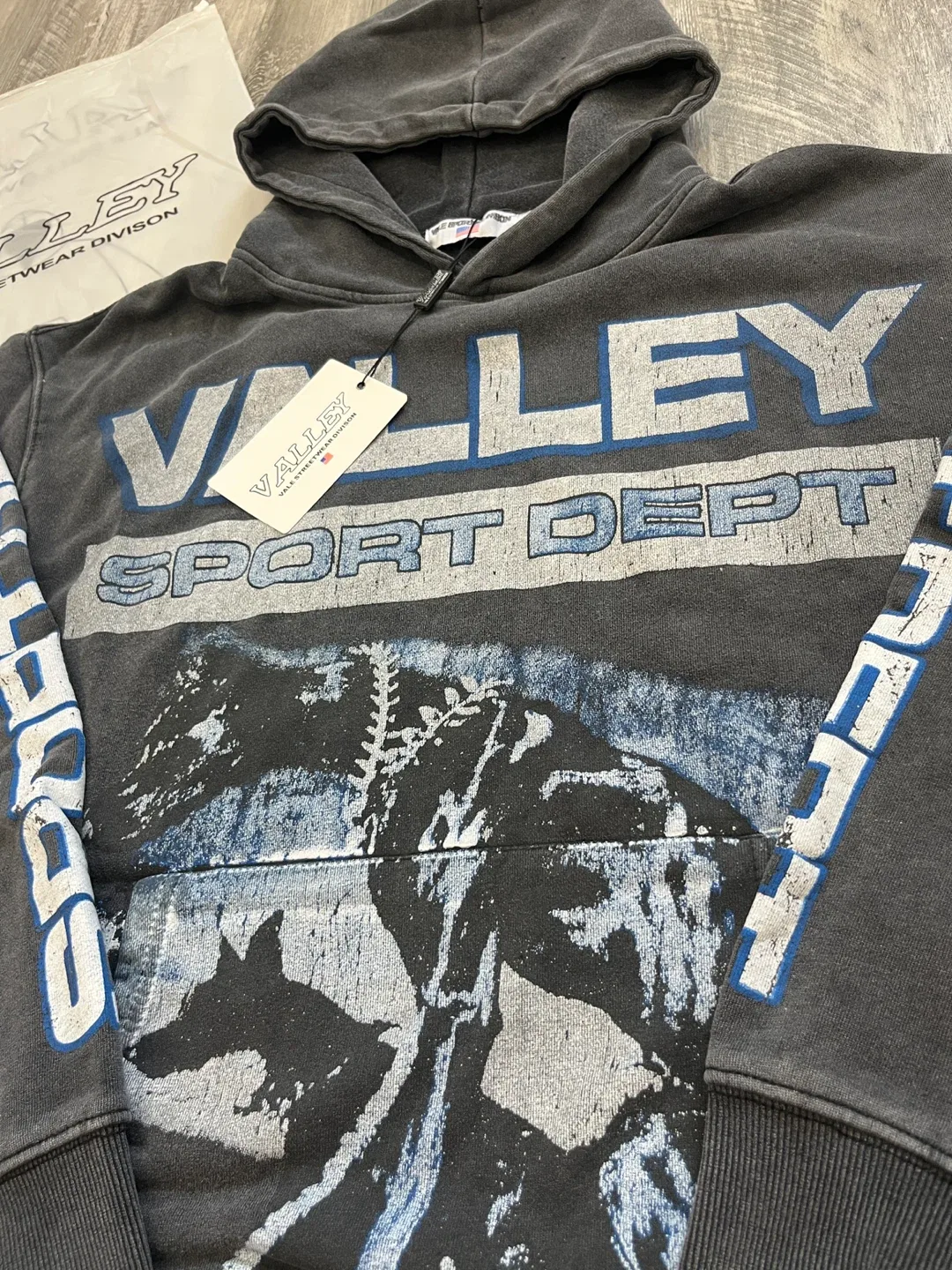 Vale hoodie image indicator(4)