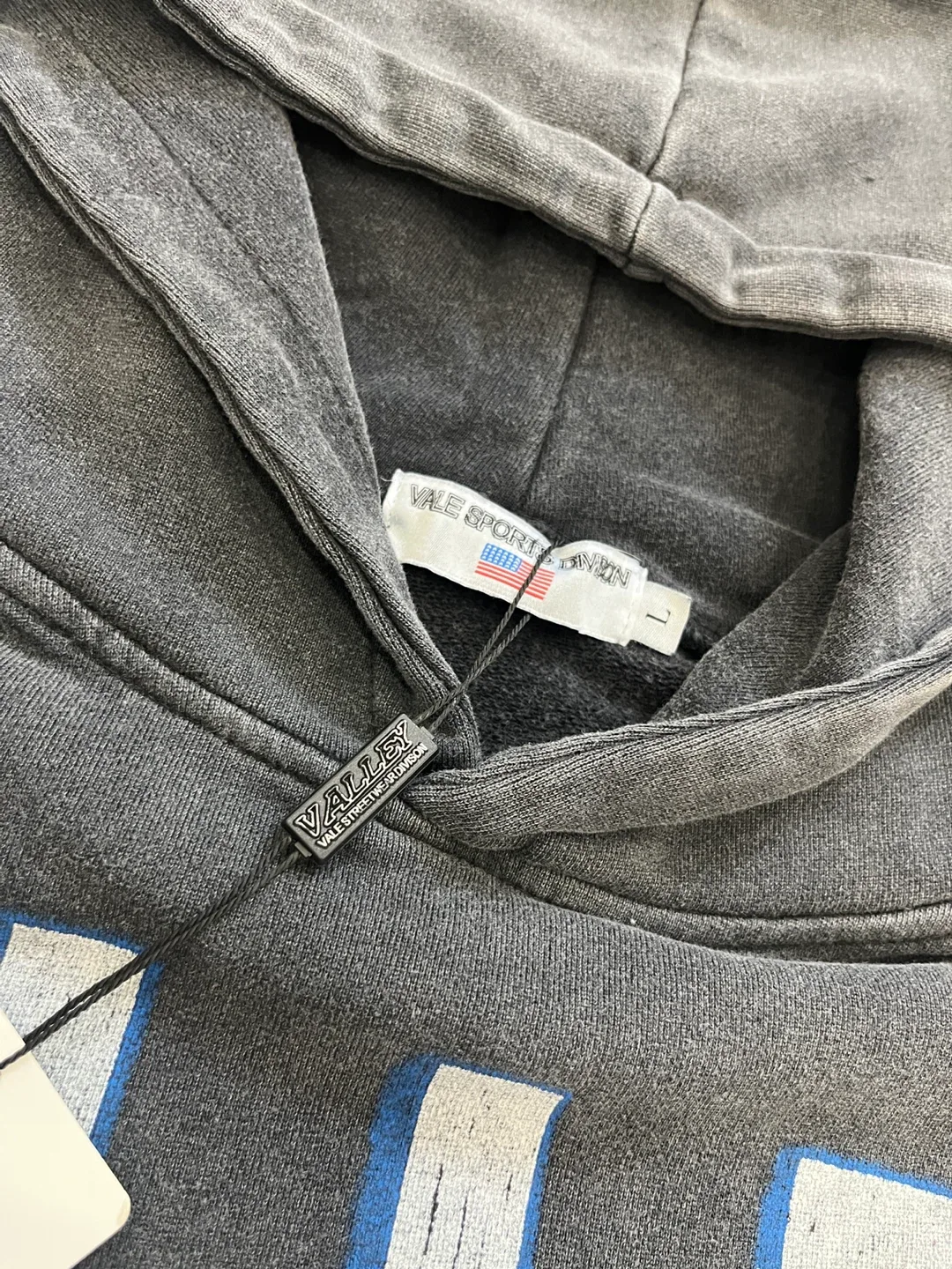 Vale hoodie image indicator(2)