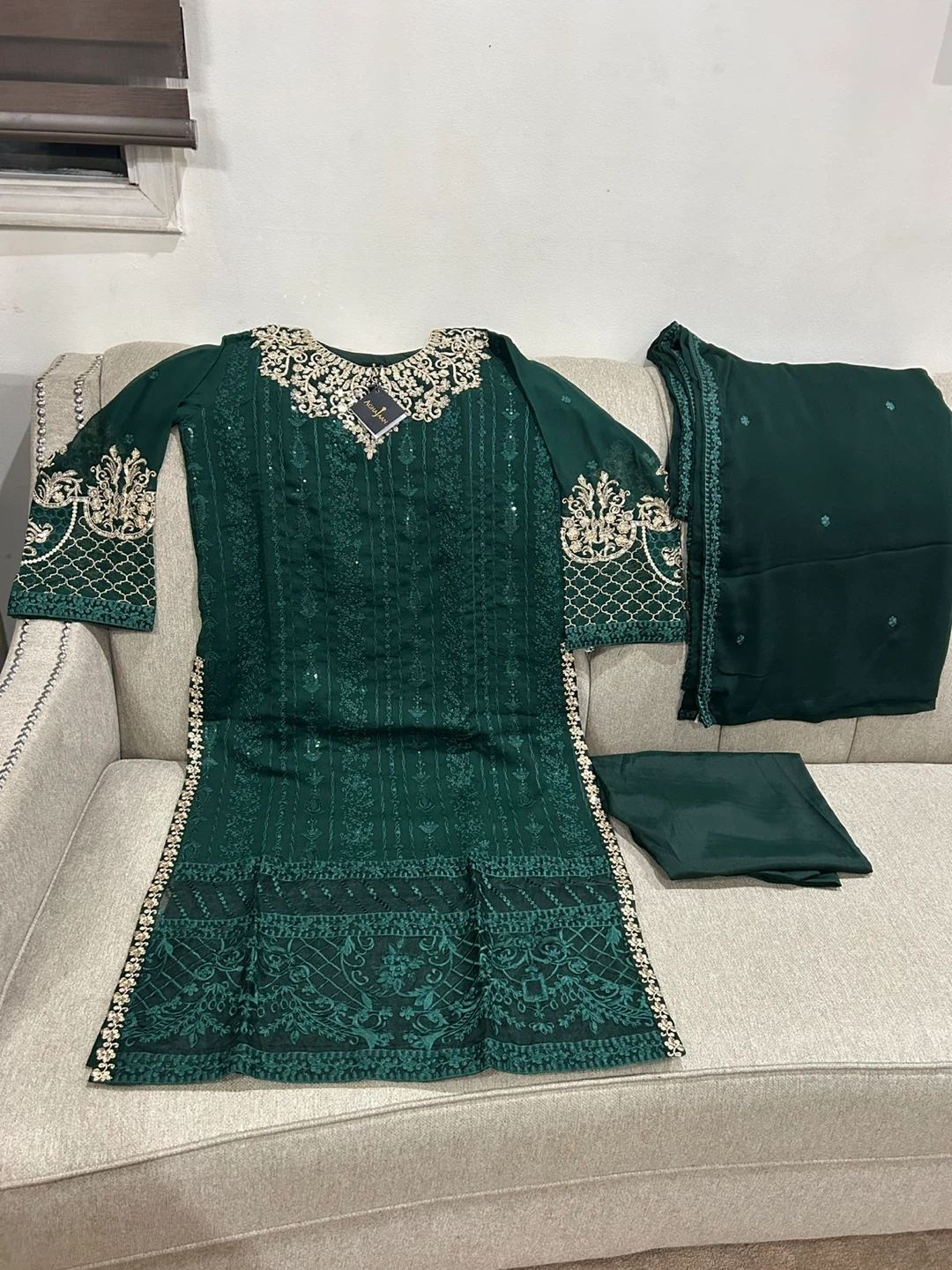 Agha Jaan  Green Embroidered Suit - photo 4
