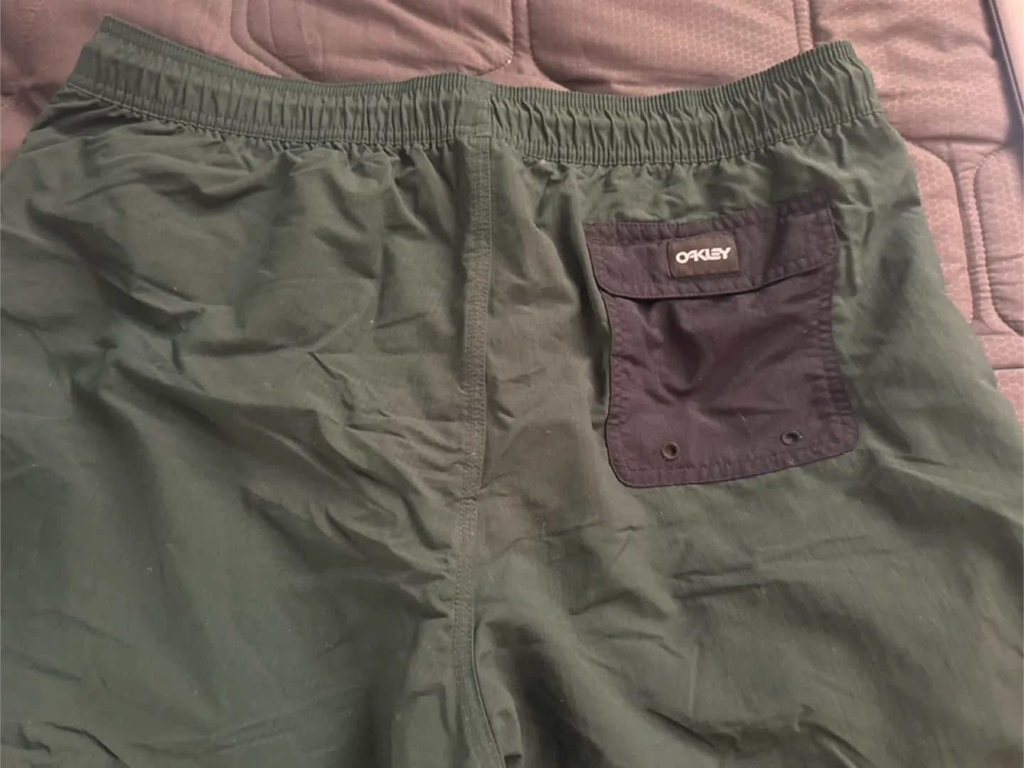 Oakley Green Shorts - Size L image indicator(2)