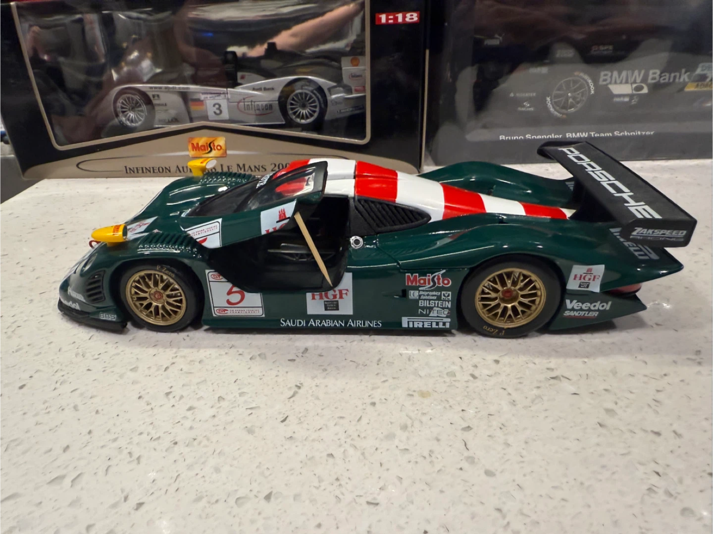 Maisto 1998 FIA GT #5 Zakspeed Porsche 911 GT1-98 - photo 5