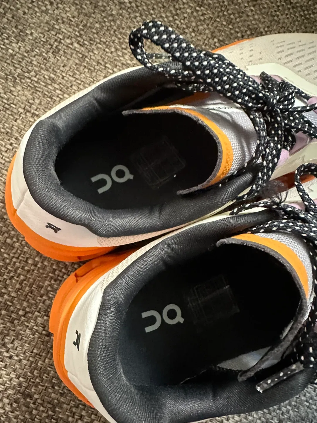 On Cloudmonster Women's Running Shoes image indicator(4)