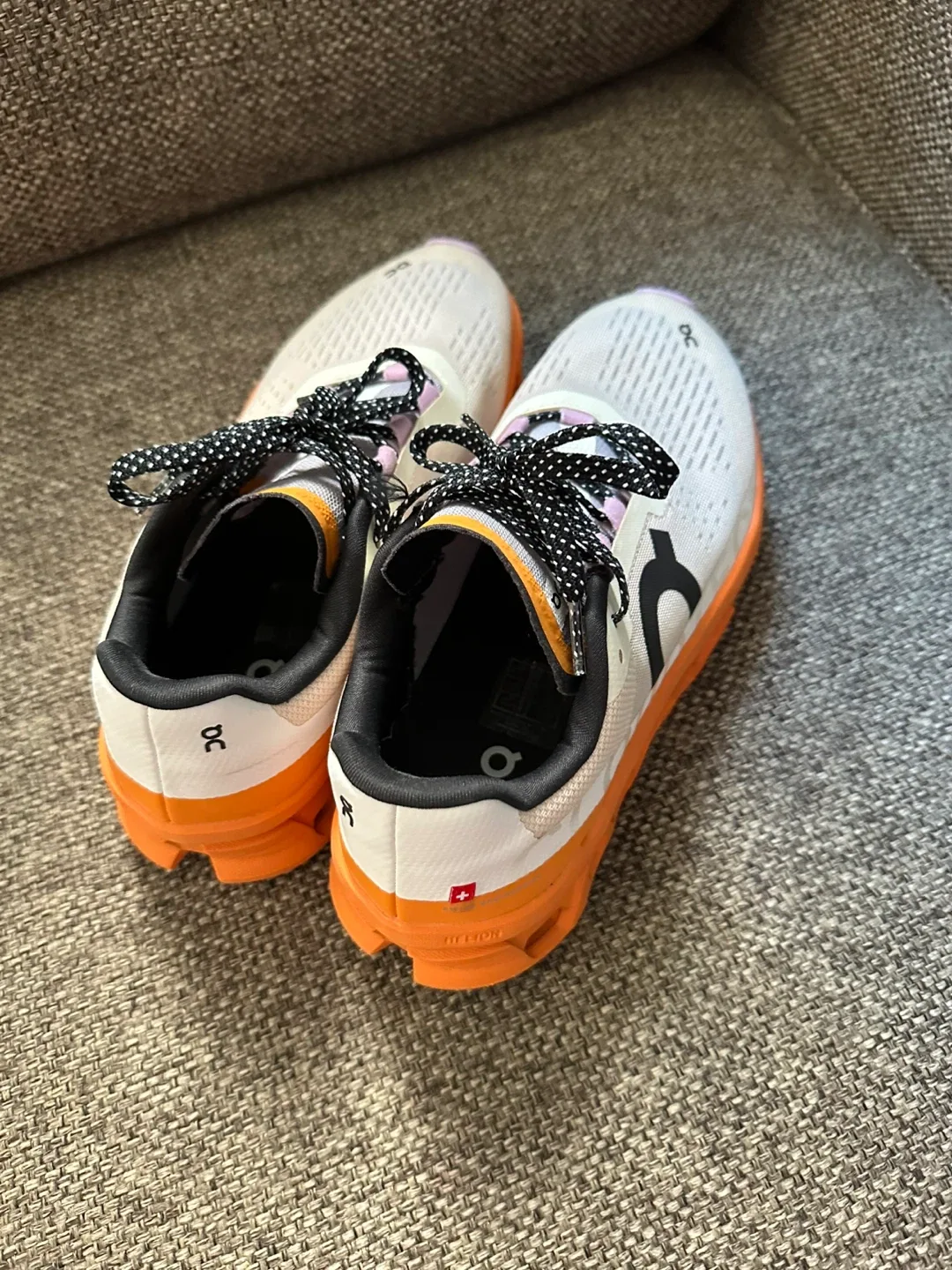 On Cloudmonster Women's Running Shoes image indicator(2)