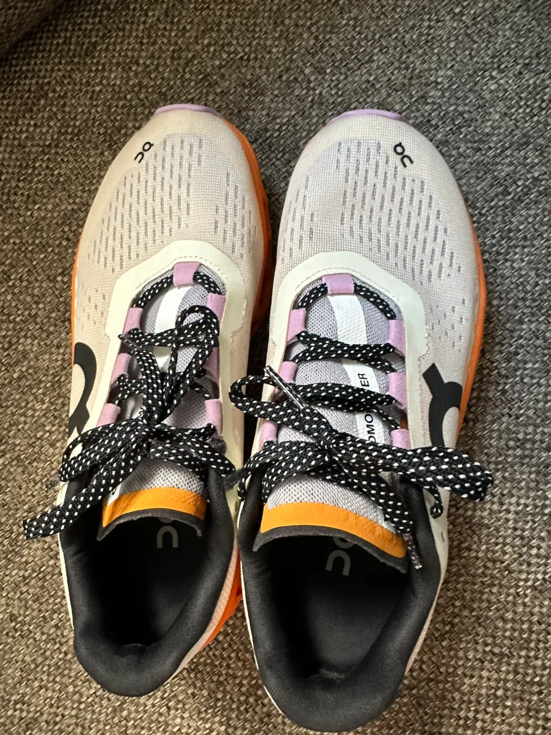 On Cloudmonster Women's Running Shoes image indicator(3)