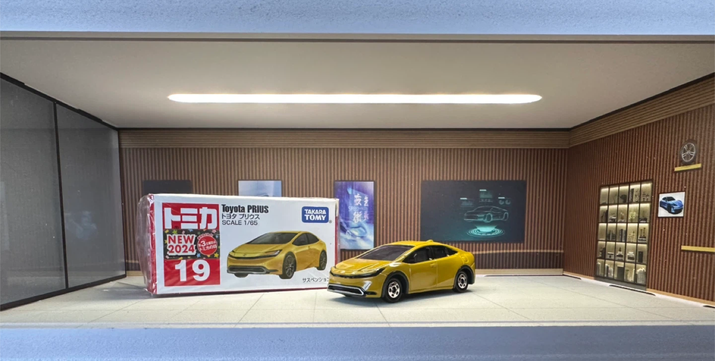 TOMICA Toyota Prius NO. 19 (Yellow) 1:65