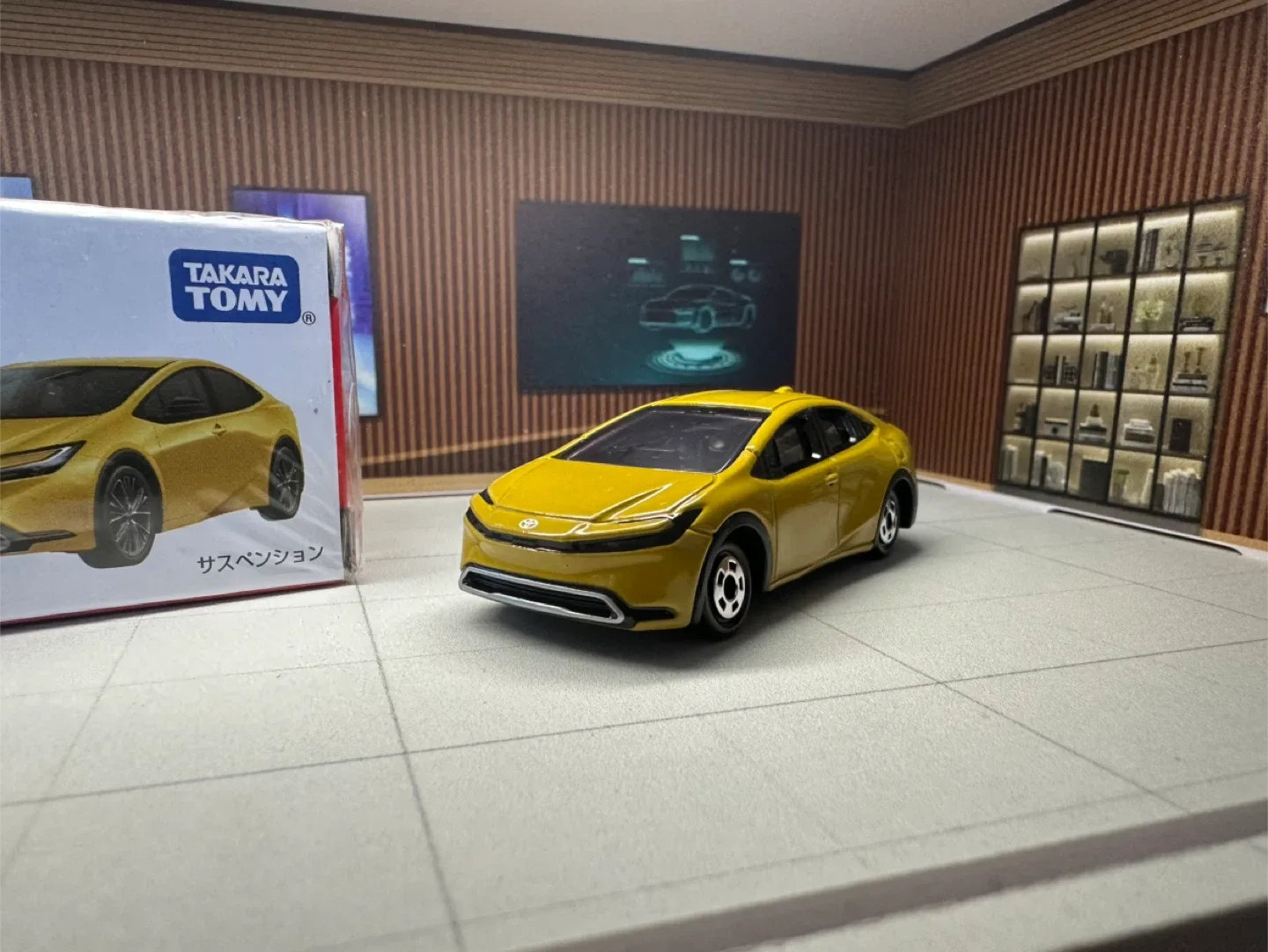 TOMICA Toyota Prius NO. 19 (Yellow) 1:65 image indicator(4)