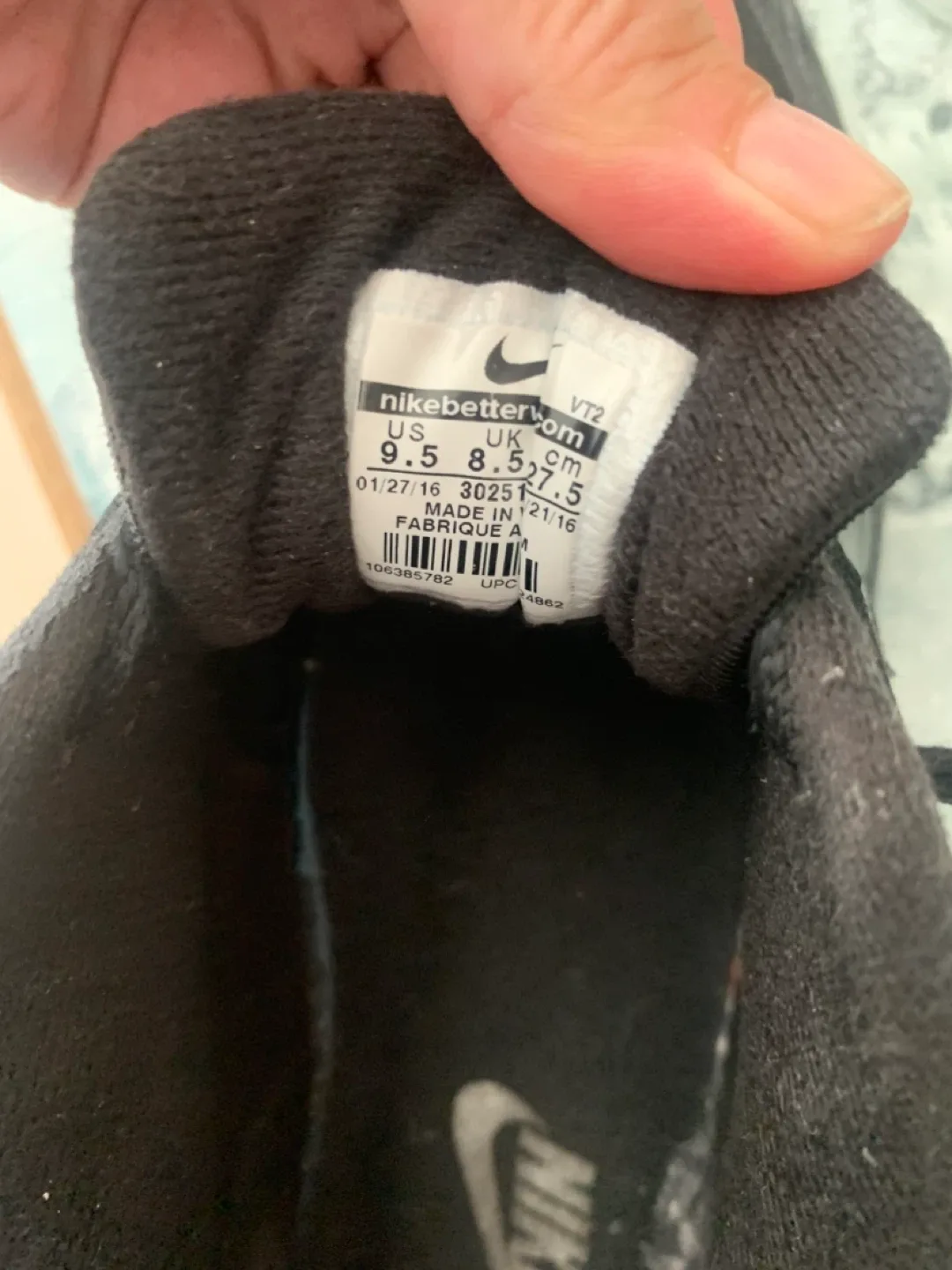 Men’s size 9.5 Nike air max image indicator(2)