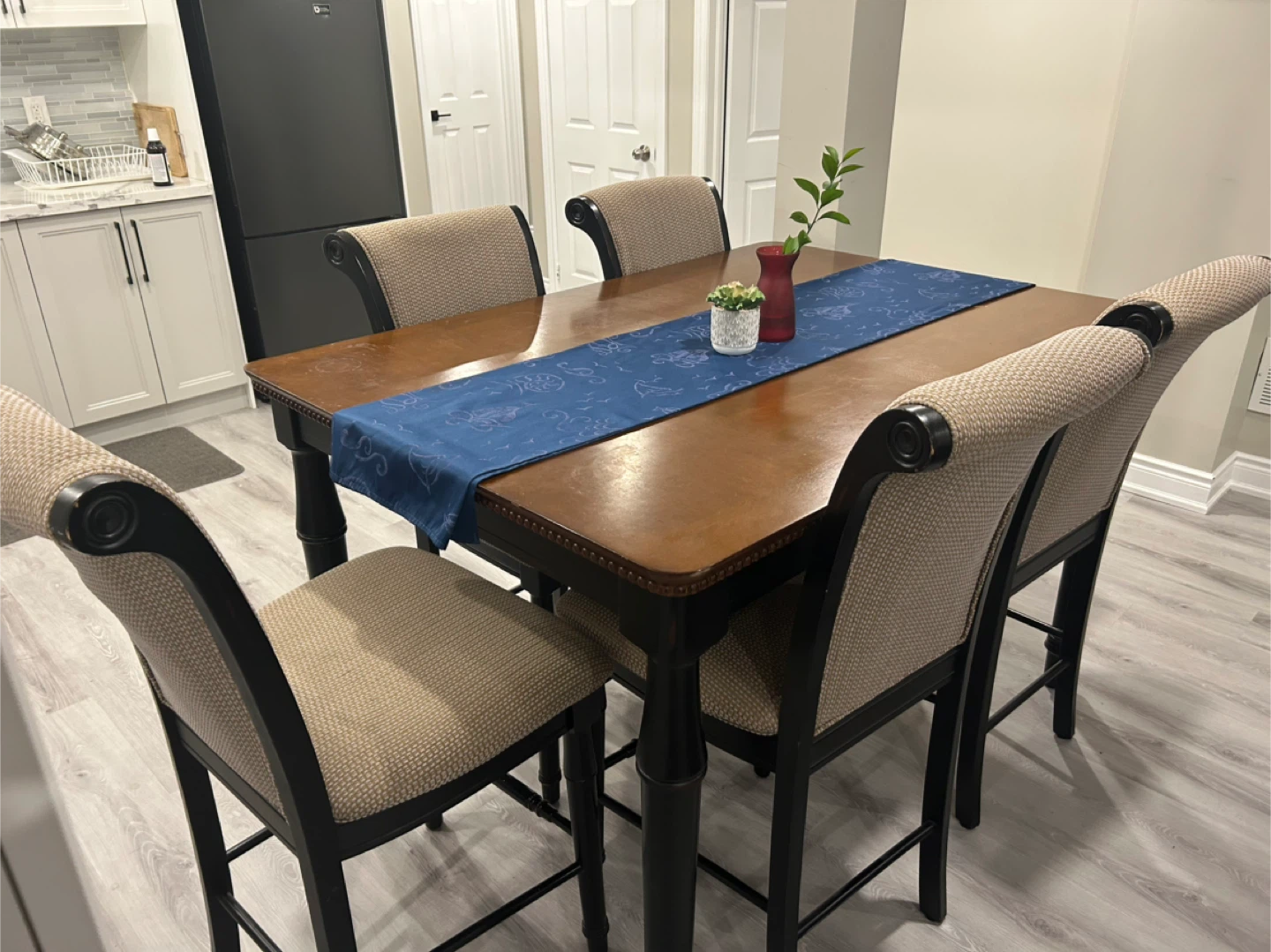 Dining Table with 6 Chairs