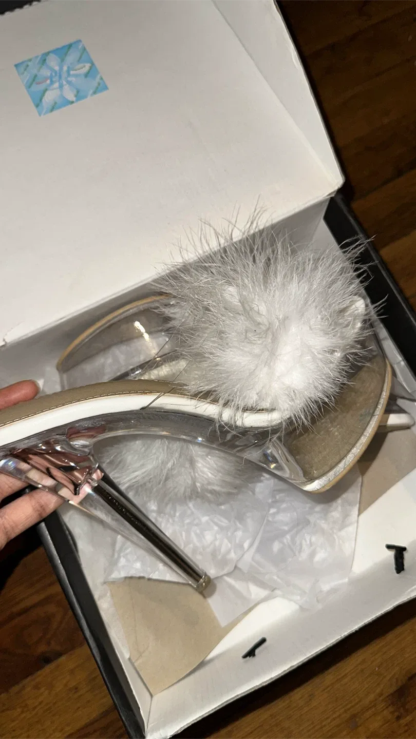 Fashion Nova Angel Eye White Feather Clear Heels image indicator(2)