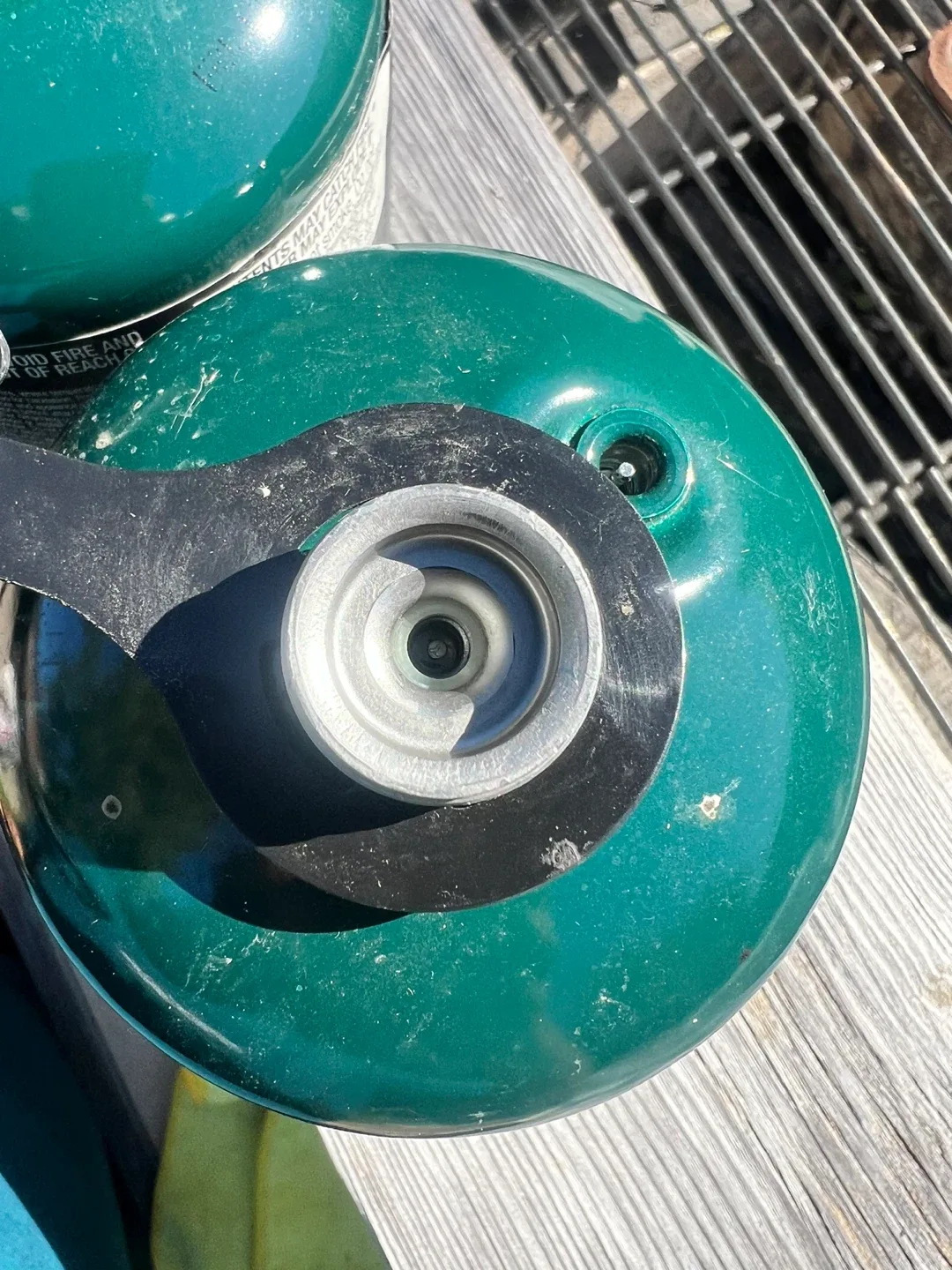 Coleman All Purpose Propane Gas Cylinder 16 oz 1lb. image indicator(4)