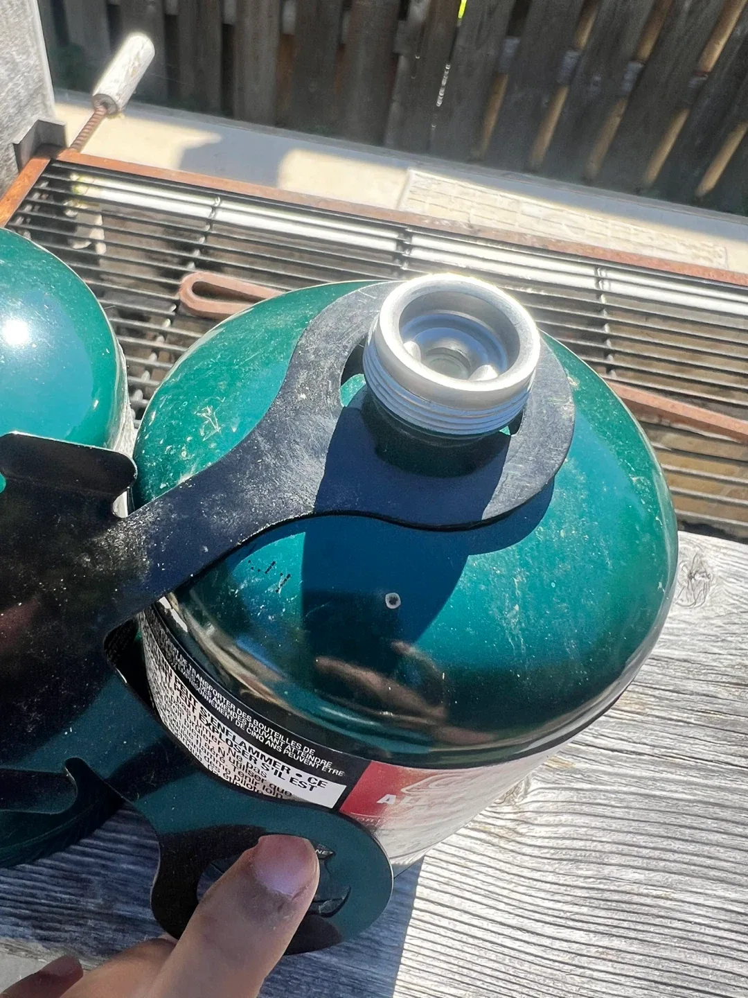 Coleman All Purpose Propane Gas Cylinder 16 oz 1lb. image indicator(3)