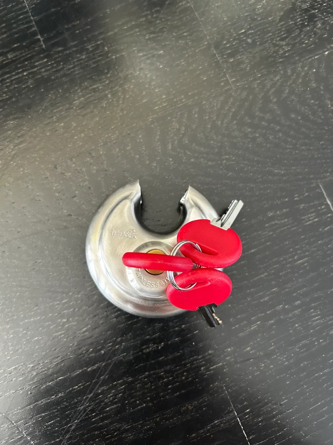 Defender Stainless Steel Disc Padlock with Keys image indicator(5)