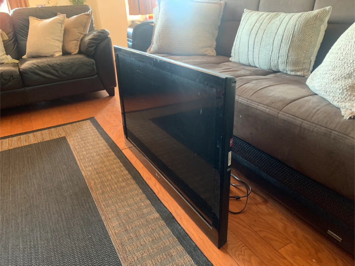 42” Flatscreen LG TV image indicator(3)