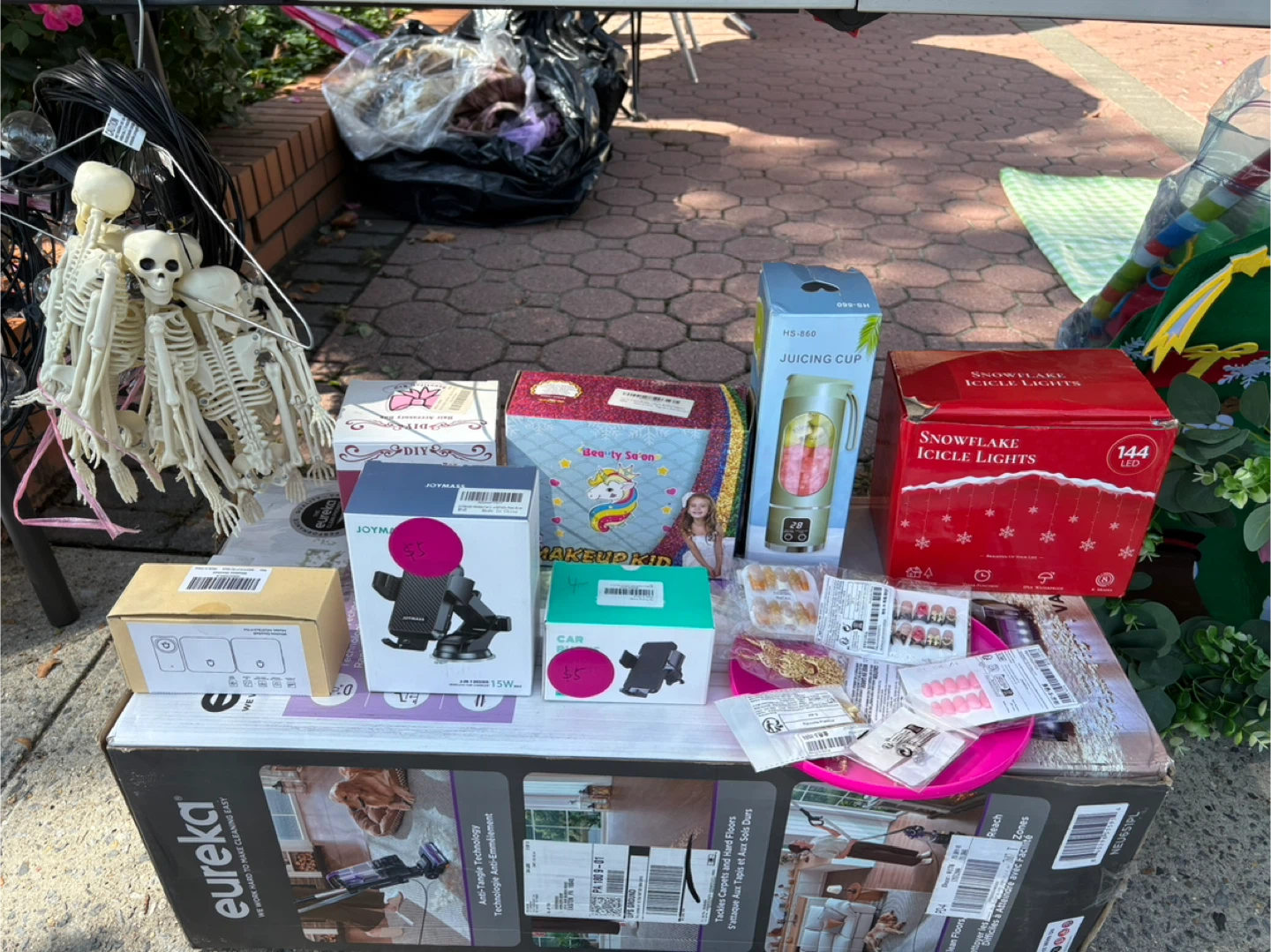 Yard sale at 2348 Knapp st - photo 5