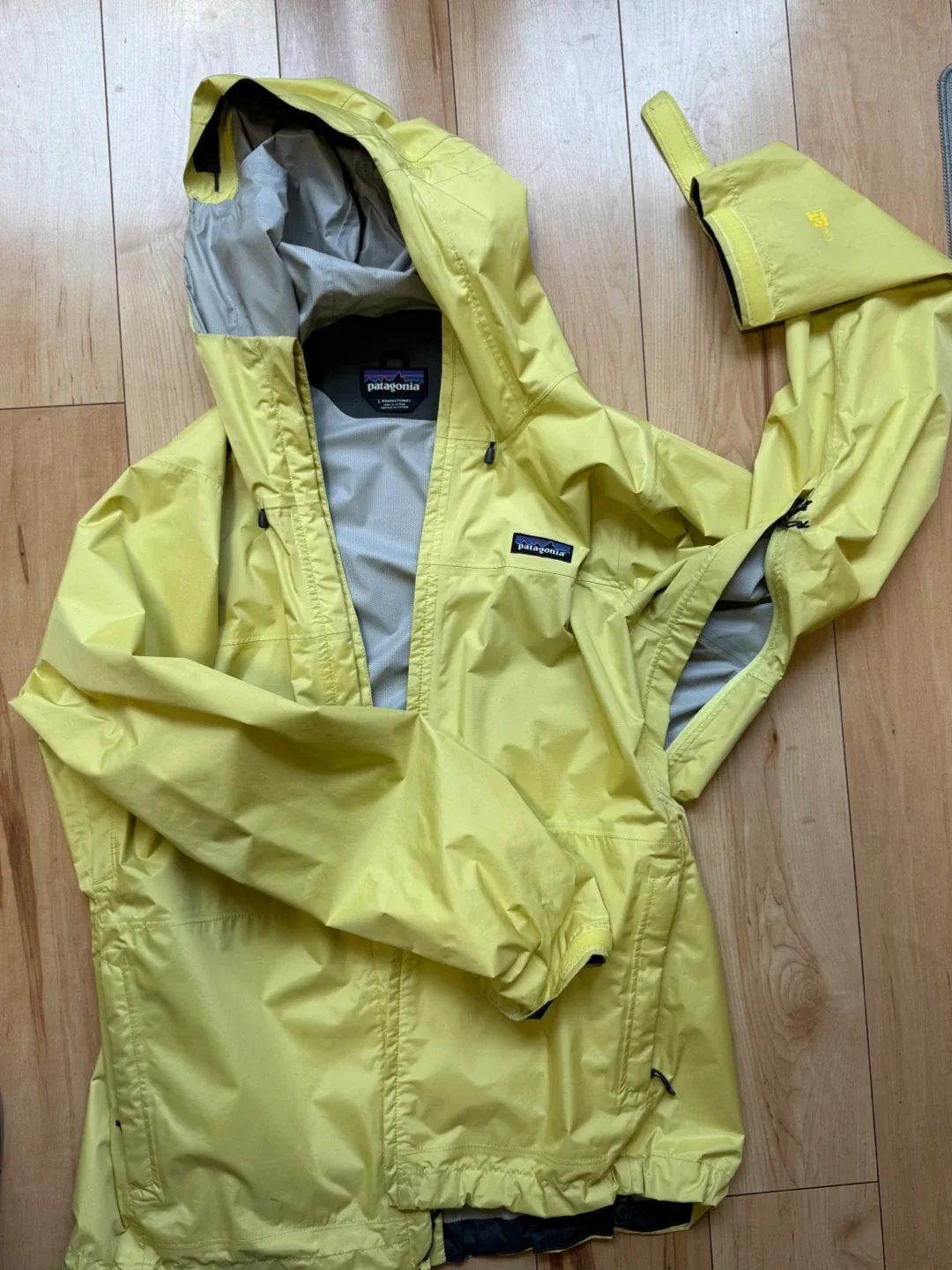 Patagonia H2No Yellow Rain Jacket - Women's L image indicator(4)