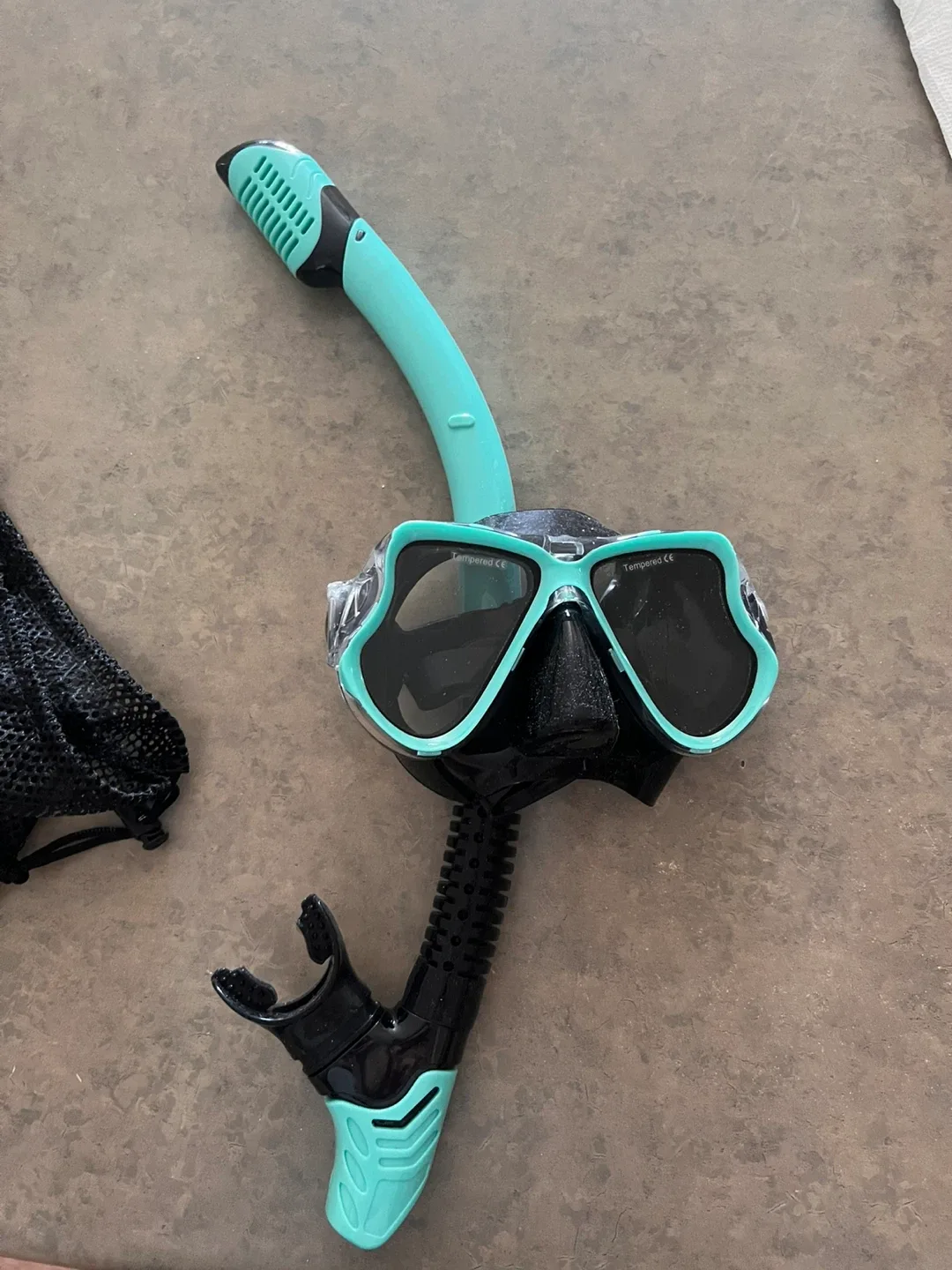 Snorkel Mask Set with Bag thumbnail