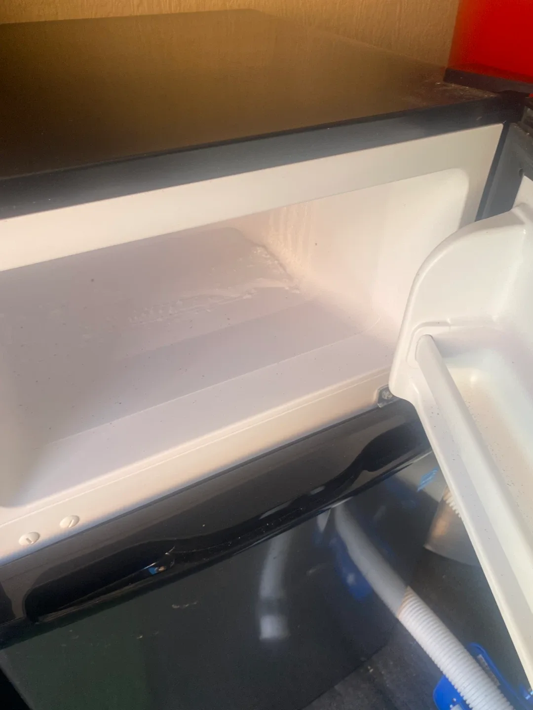 Danby Designer Mini Fridge image indicator(3)