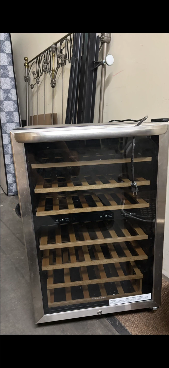 Electrolux CFWC38F6LS Wine Cooler - photo 2
