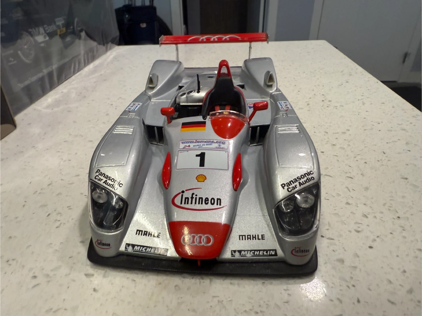 Maisto 2001 Audi R8 LMP900 Le Mans 24 Hours Racecar - photo 2