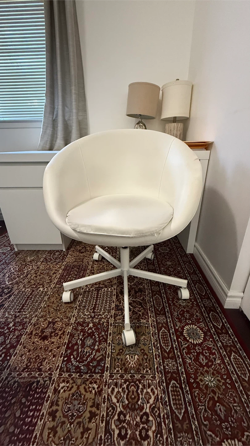White Desk & Chair - photo 4