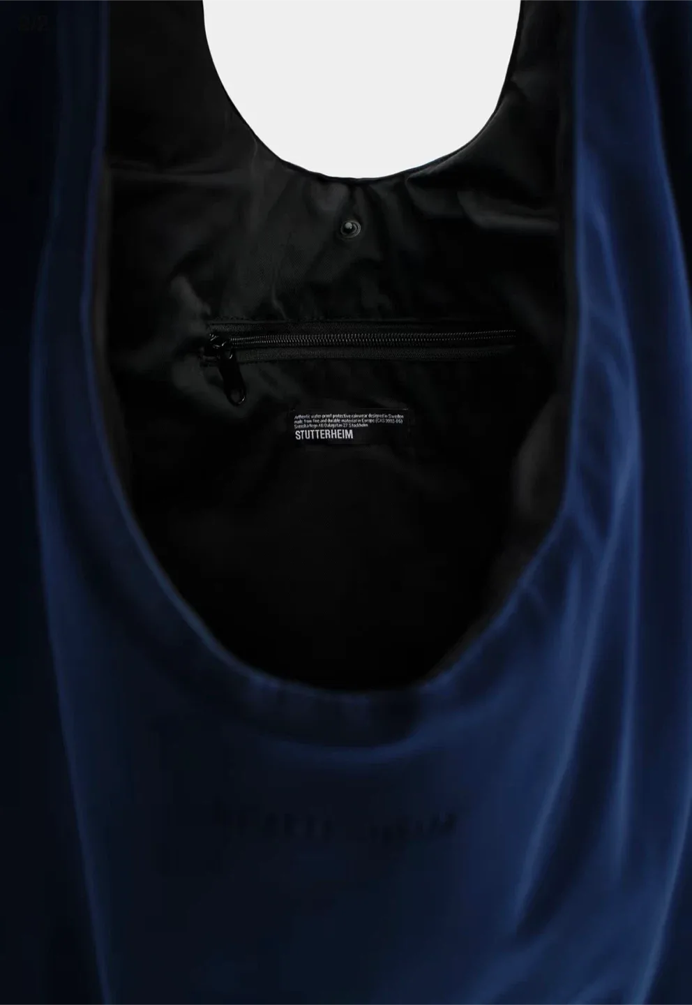 Stutterheim Svea Puffer Bag Matte Navy image indicator(5)