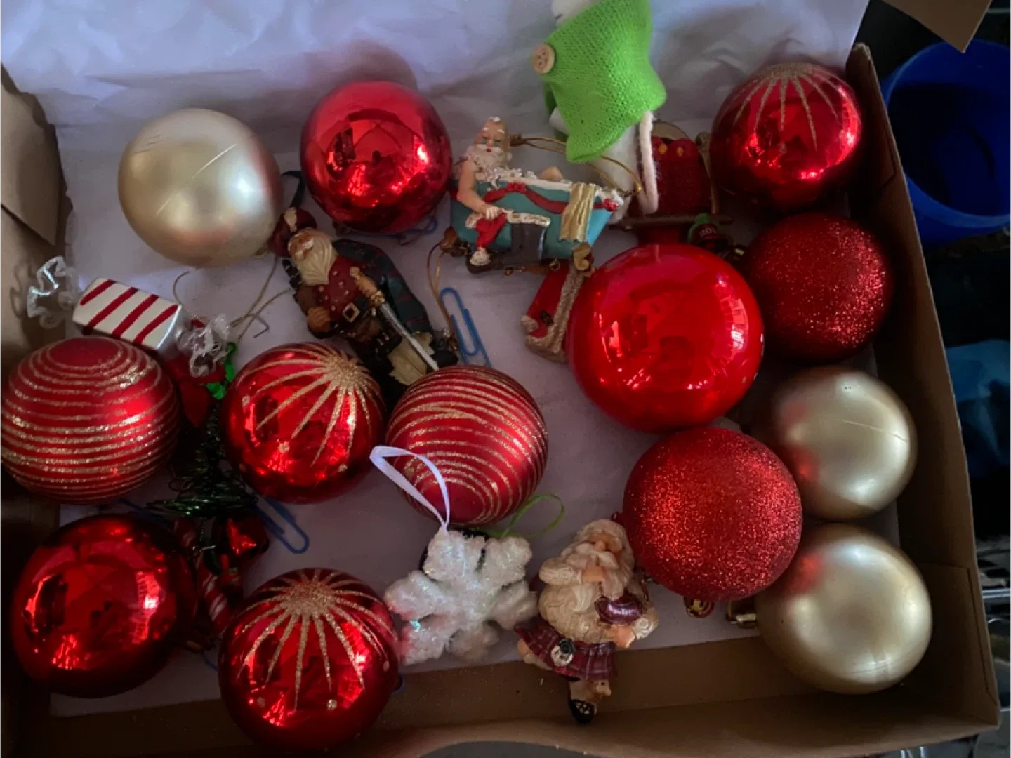 Christmas Ornaments image indicator(2)