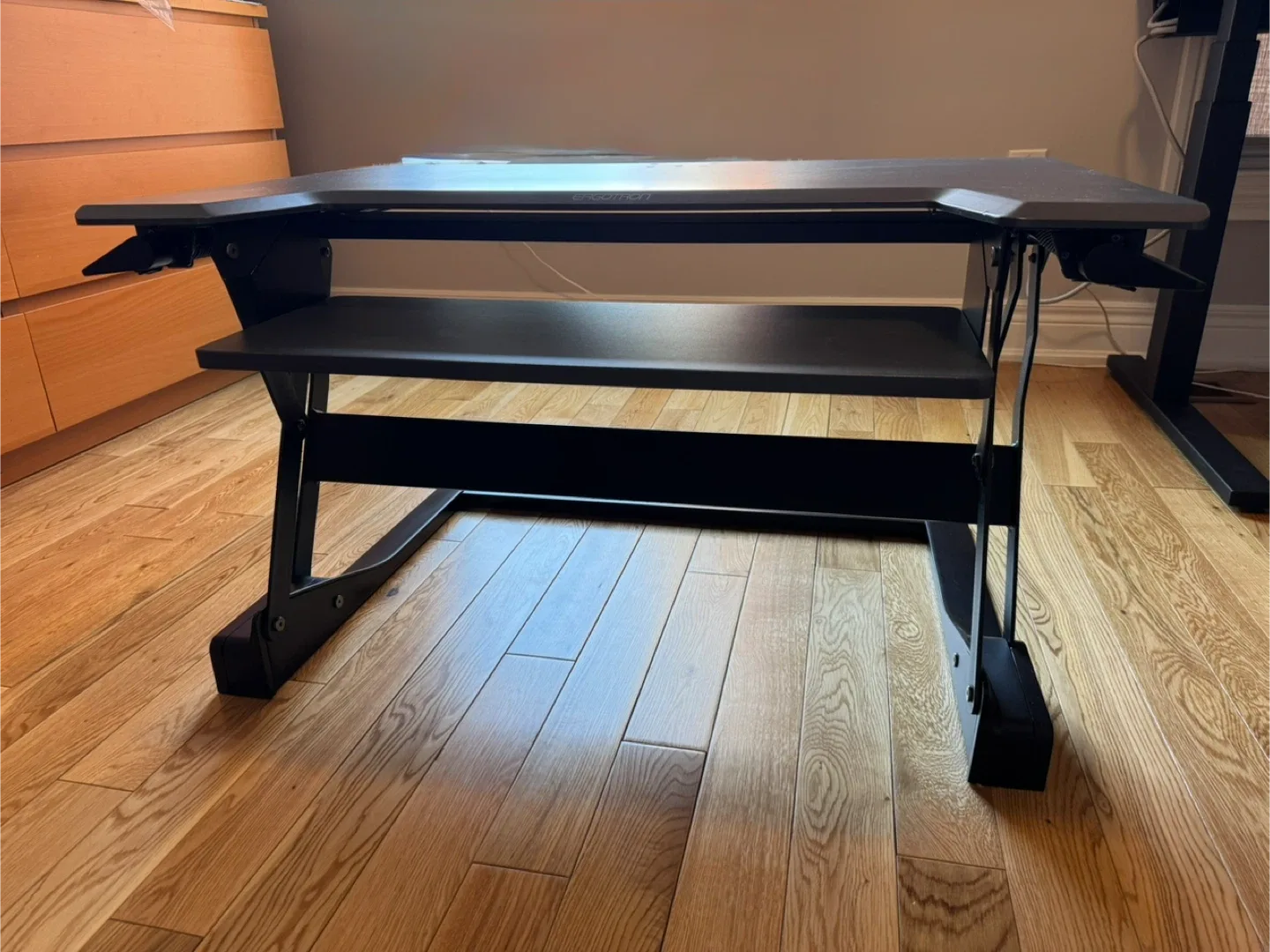 Ergotron Workfit-T Standing Desk Converter image indicator(6)