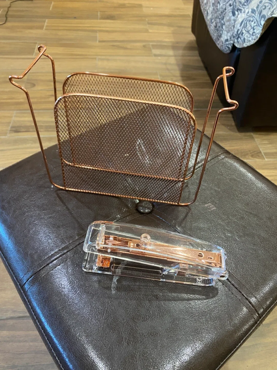 Rose Gold Desk Organizer & Stapler Set image indicator(2)
