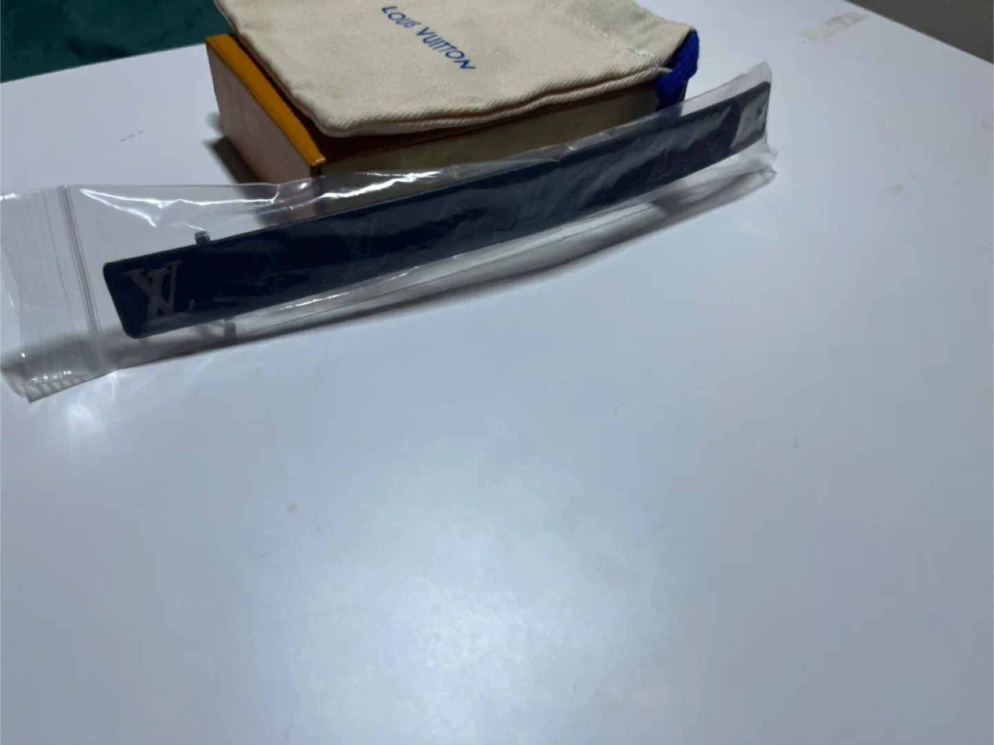 Louis Vuitton Black Leather slim bracelet size 21 image indicator(2)