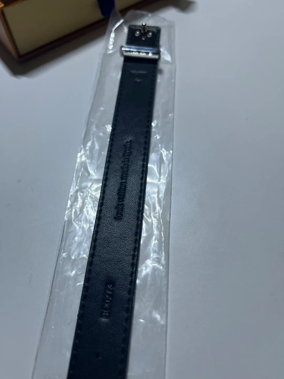 Louis Vuitton Black Leather slim bracelet size 21 image indicator(5)