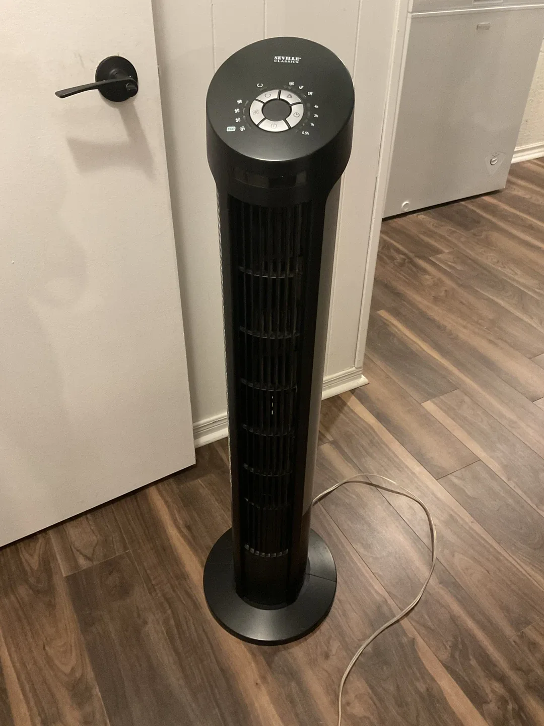 Seville Classics UltraSlimline Tower Fan - Black image indicator(2)