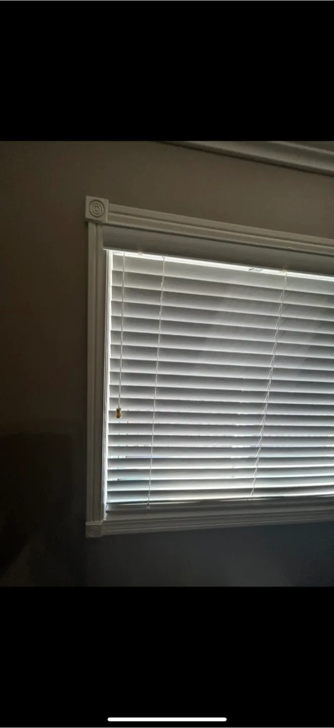 1 Durable White Vinyl Window Blind- Make an offer ! image indicator(3)